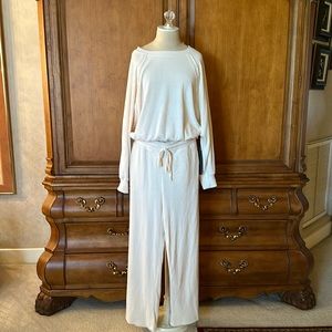 Mono b 2-piece lounge set - NWT